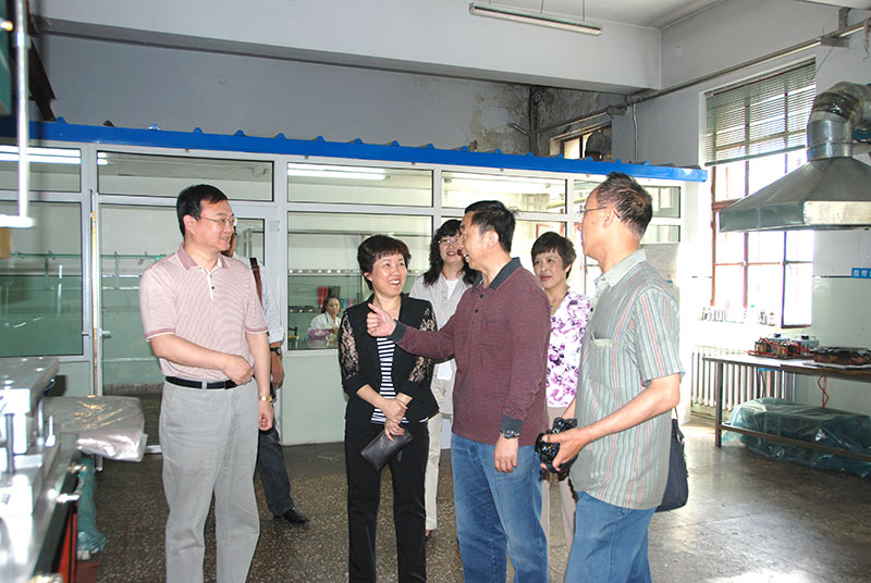 市科技局和香坊区领导莅临我公司参观指导